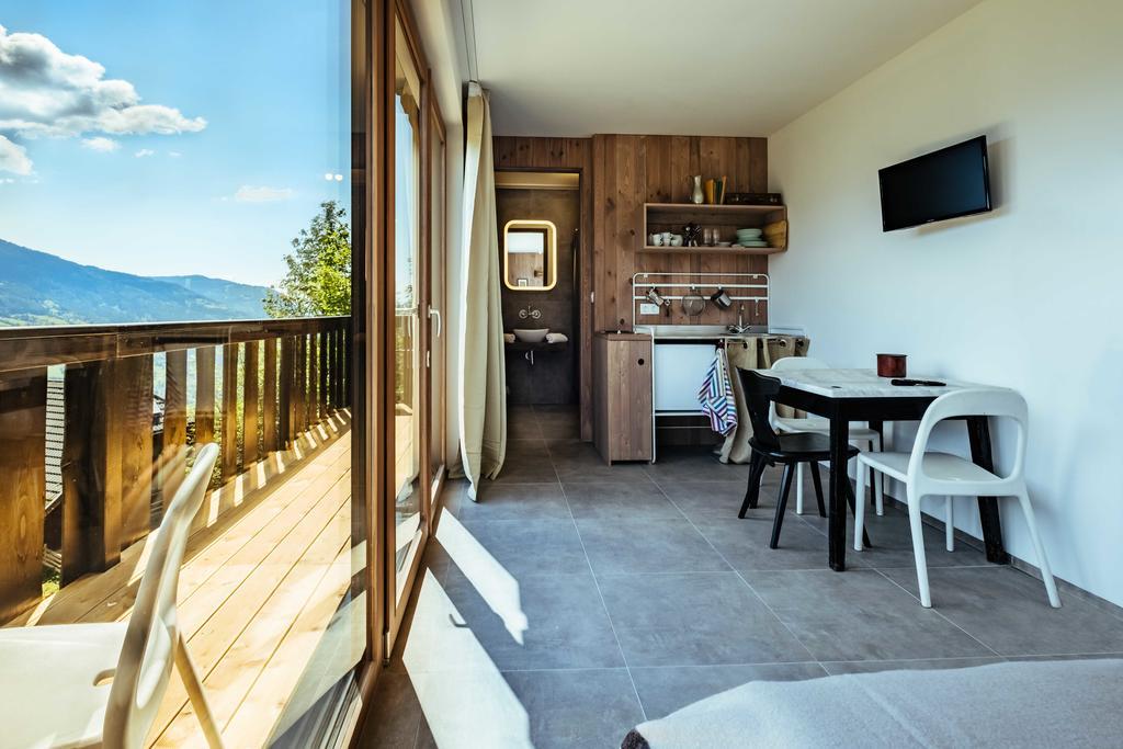 Art-Lodge Kunstpension Afritz Buitenkant foto