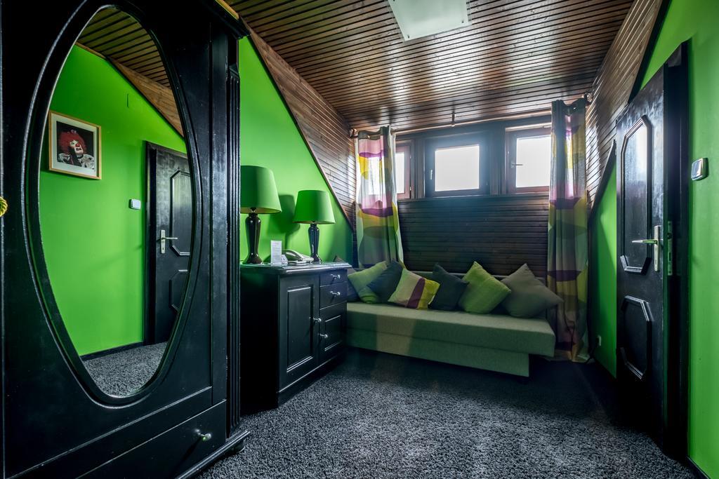 Art-Lodge Kunstpension Afritz Buitenkant foto