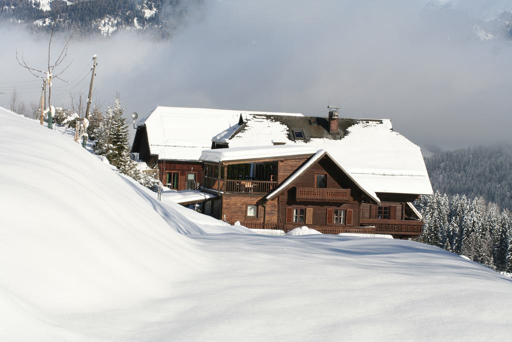 Art-Lodge Kunstpension Afritz Buitenkant foto