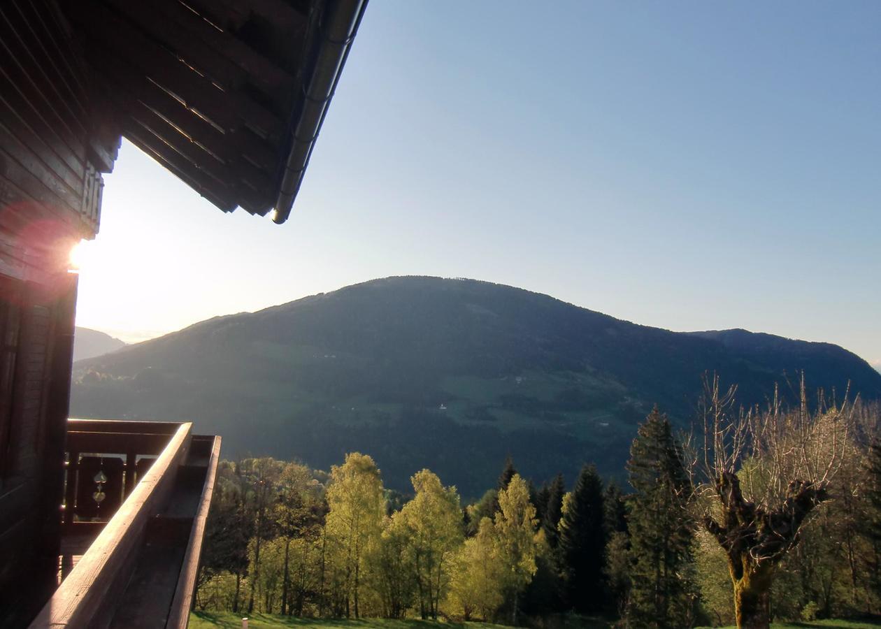 Art-Lodge Kunstpension Afritz Buitenkant foto